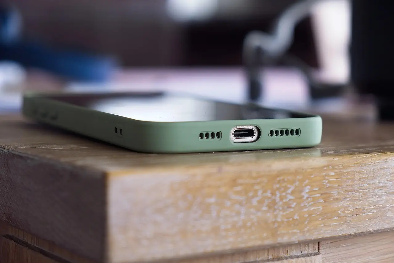 Hvem står bag telefonnummer 32833229?